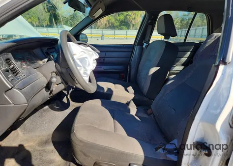 2008 Ford Crown Victoria Police Interceptor z USA, uszkodzony, nr VIN 2FAHP71V28X103523